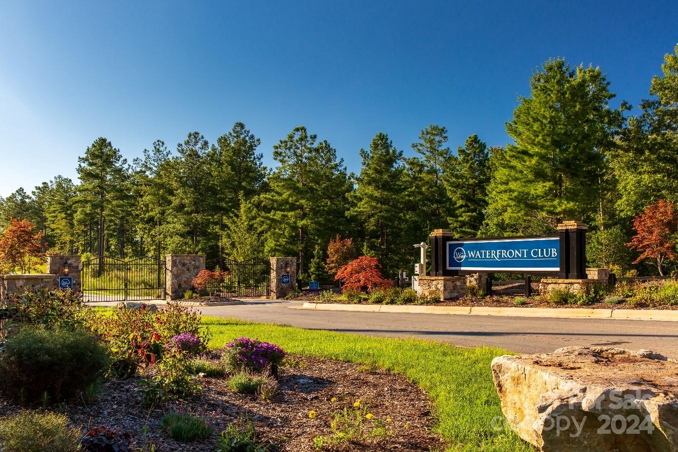 The Waterfront Club - Land