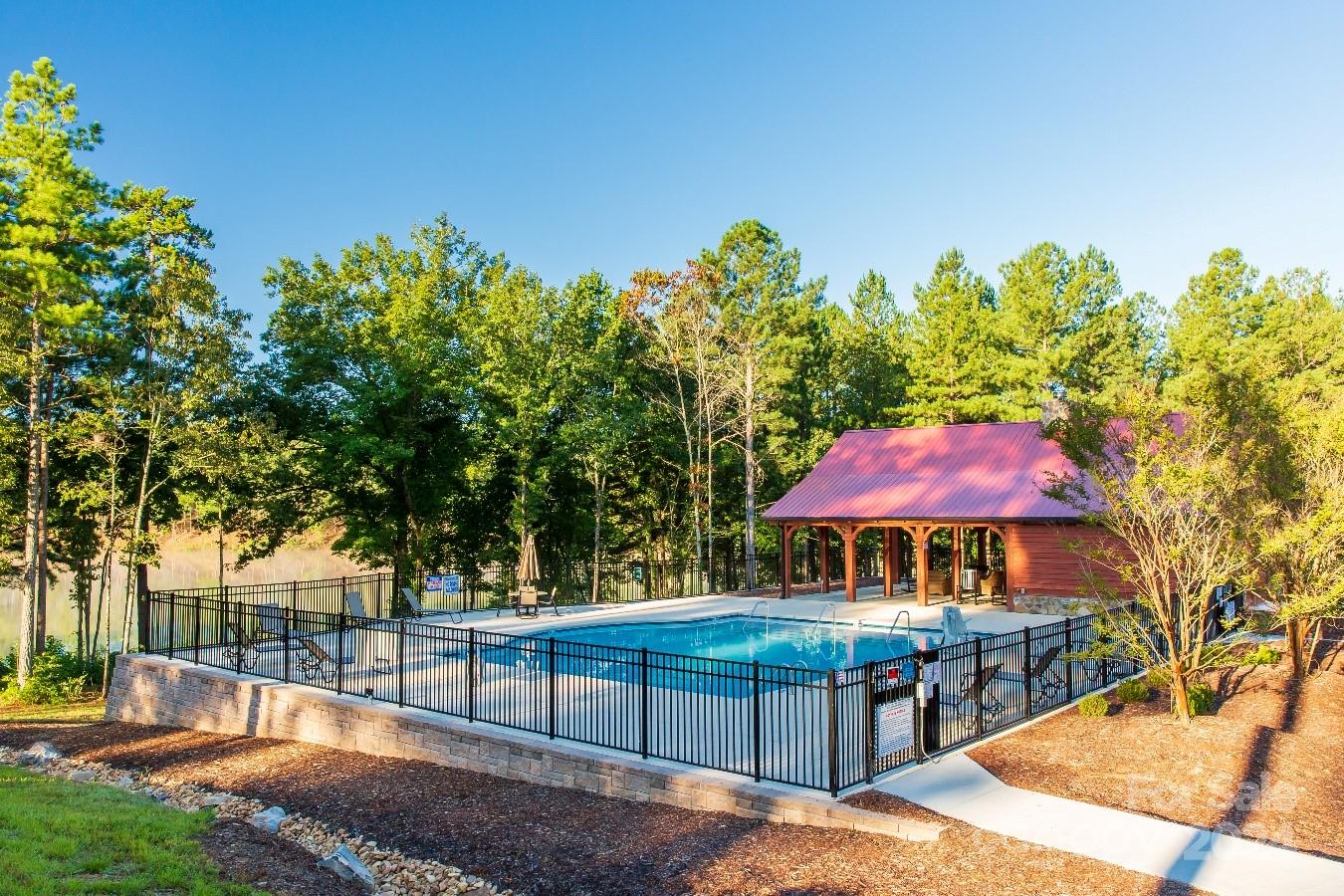 The Waterfront Club - Land