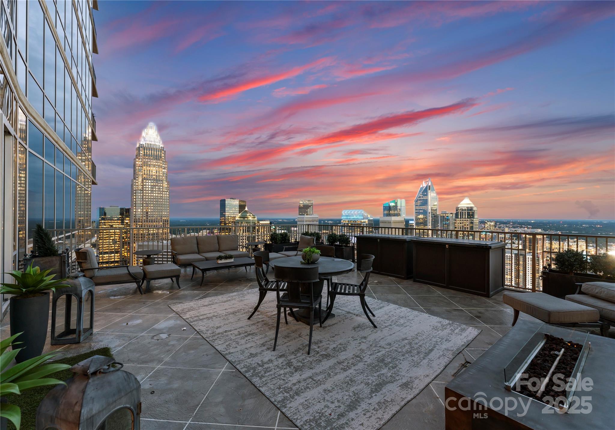 215 N Pine Street 4301/4302