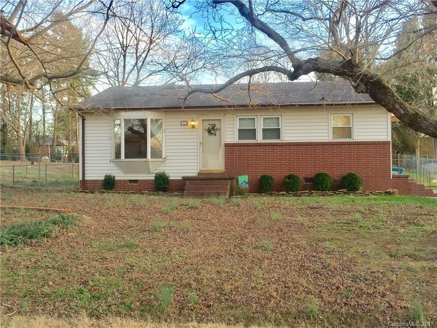 Well Maintained 3 bedroom home with hardwood floors, updated kitchen and bath. Fenced in back yard. Updated windows. Great starter home or investment property.