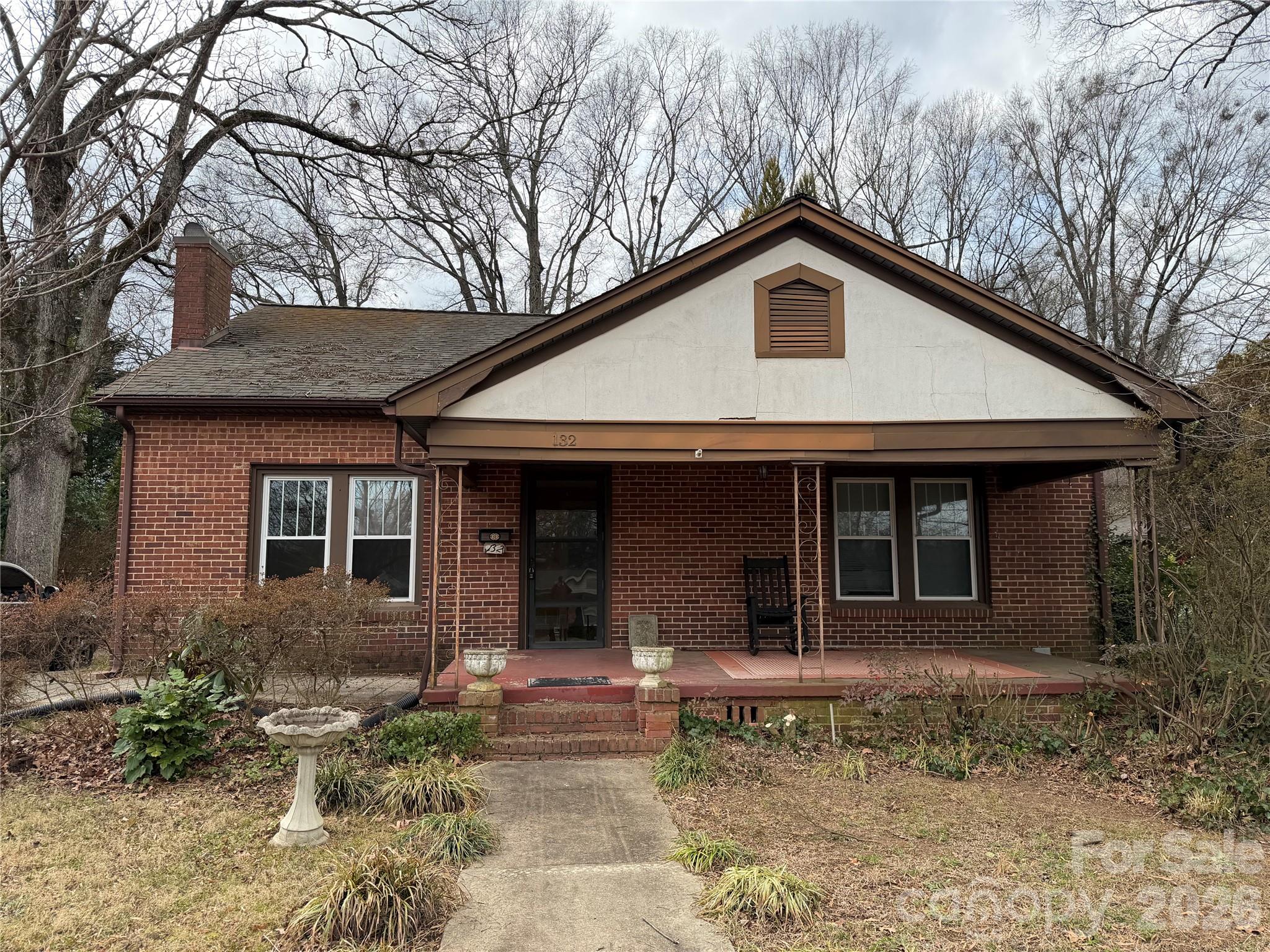 132 W Stewart Avenue