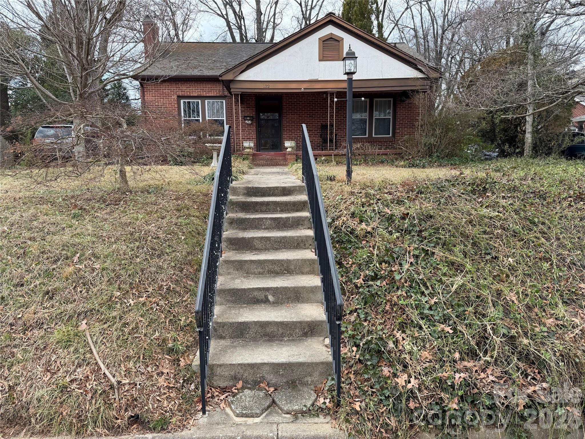 132 W Stewart Avenue