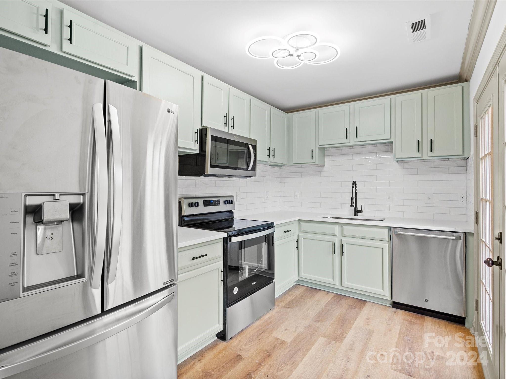 Alexis Pointe - Residential