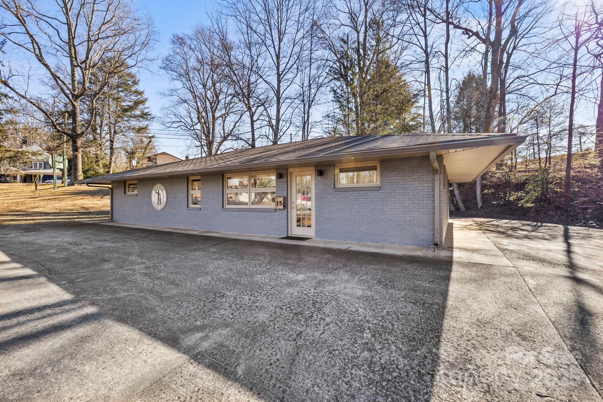 15 Rosman Highway