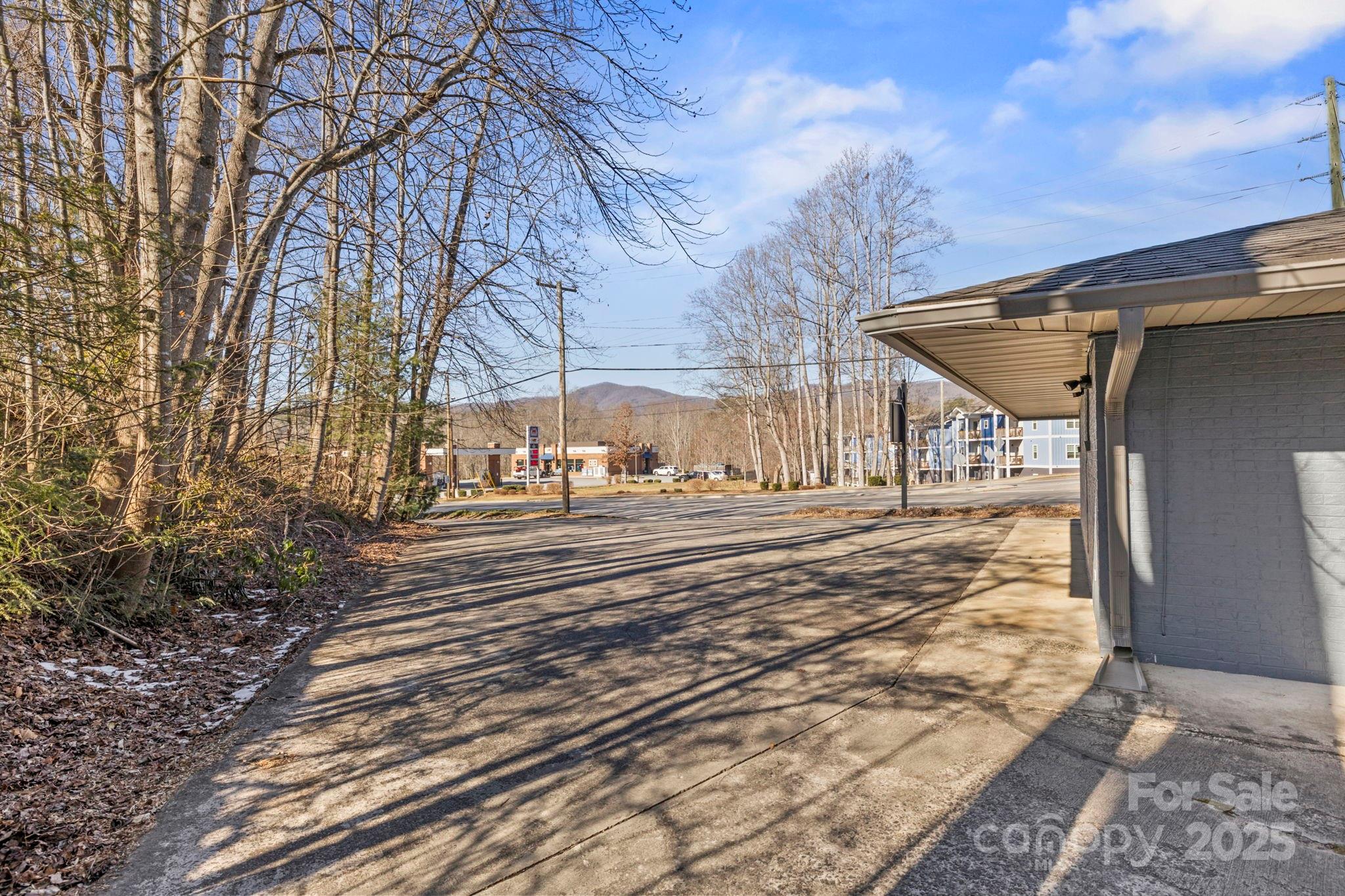 15 Rosman Highway