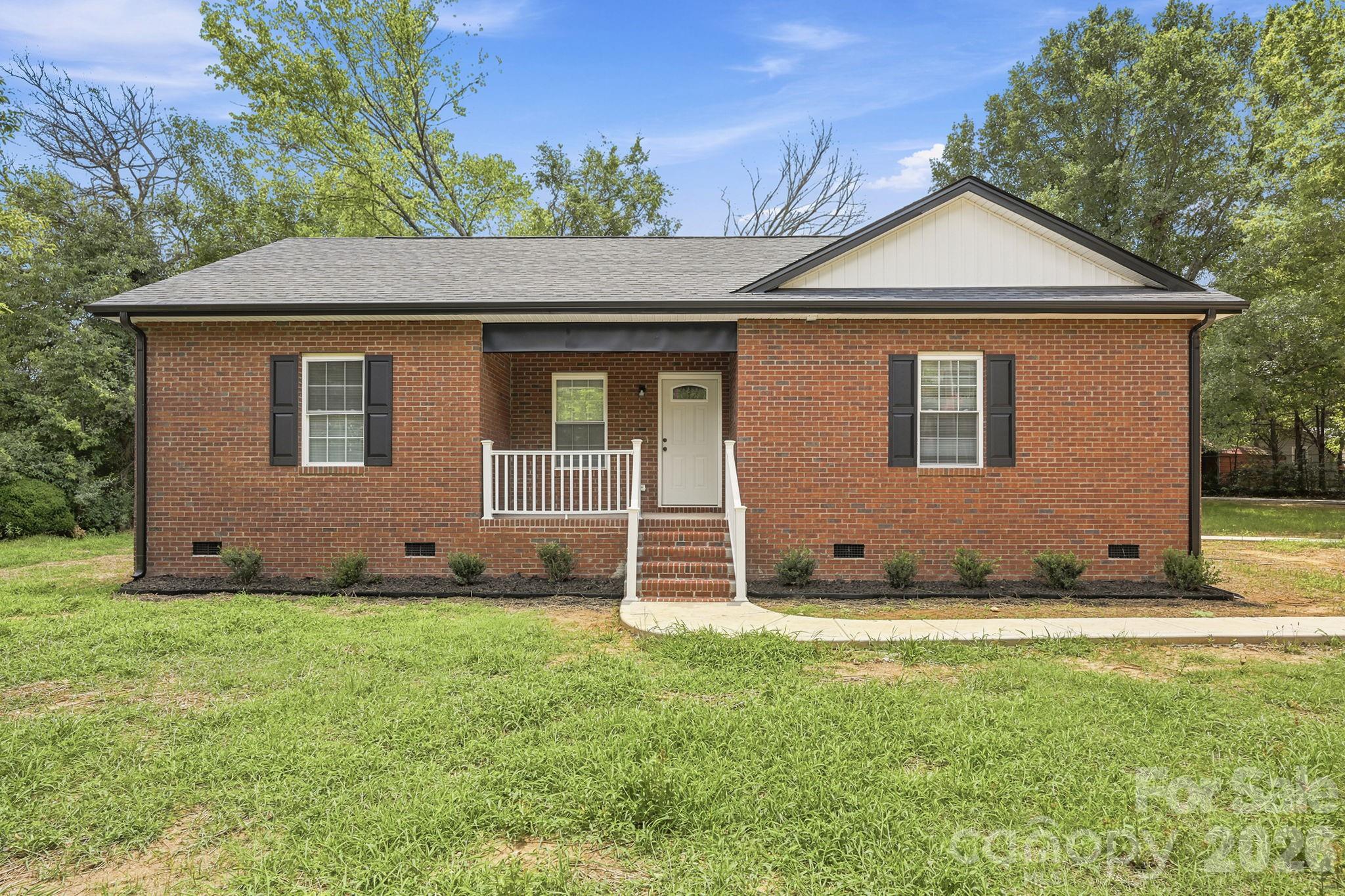 Photo 1 of 33 — 302 Hunter Street, York, SC 29745