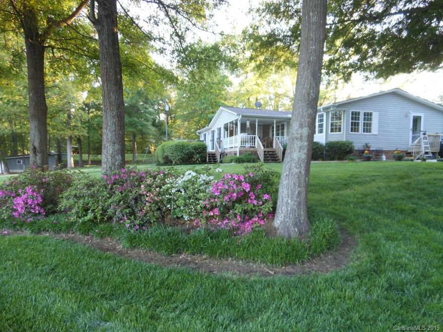 Lovely Well Maintained Home on Beautifully Landscaped Level lot.  A wide sandy beach with 213 feet of waterfront provides a welcome retreat and awesome view of the Lake. Beautiful granite countertops.   Amenities include available membership to Palisades Country Club with Golf, Tennis, Fitness Center, Pool & Clubhouse.  A Rare Find!!