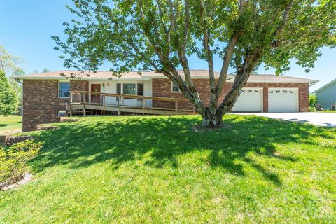 230 Blythewood Drive Hendersonville NC 28792