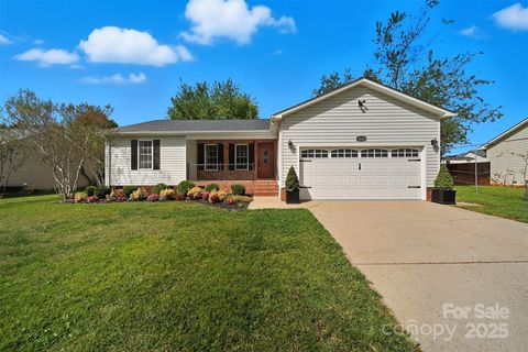 Photo of 1641 Farmington Hills Drive, Conover, NC 28613 (MLS # 4310727)