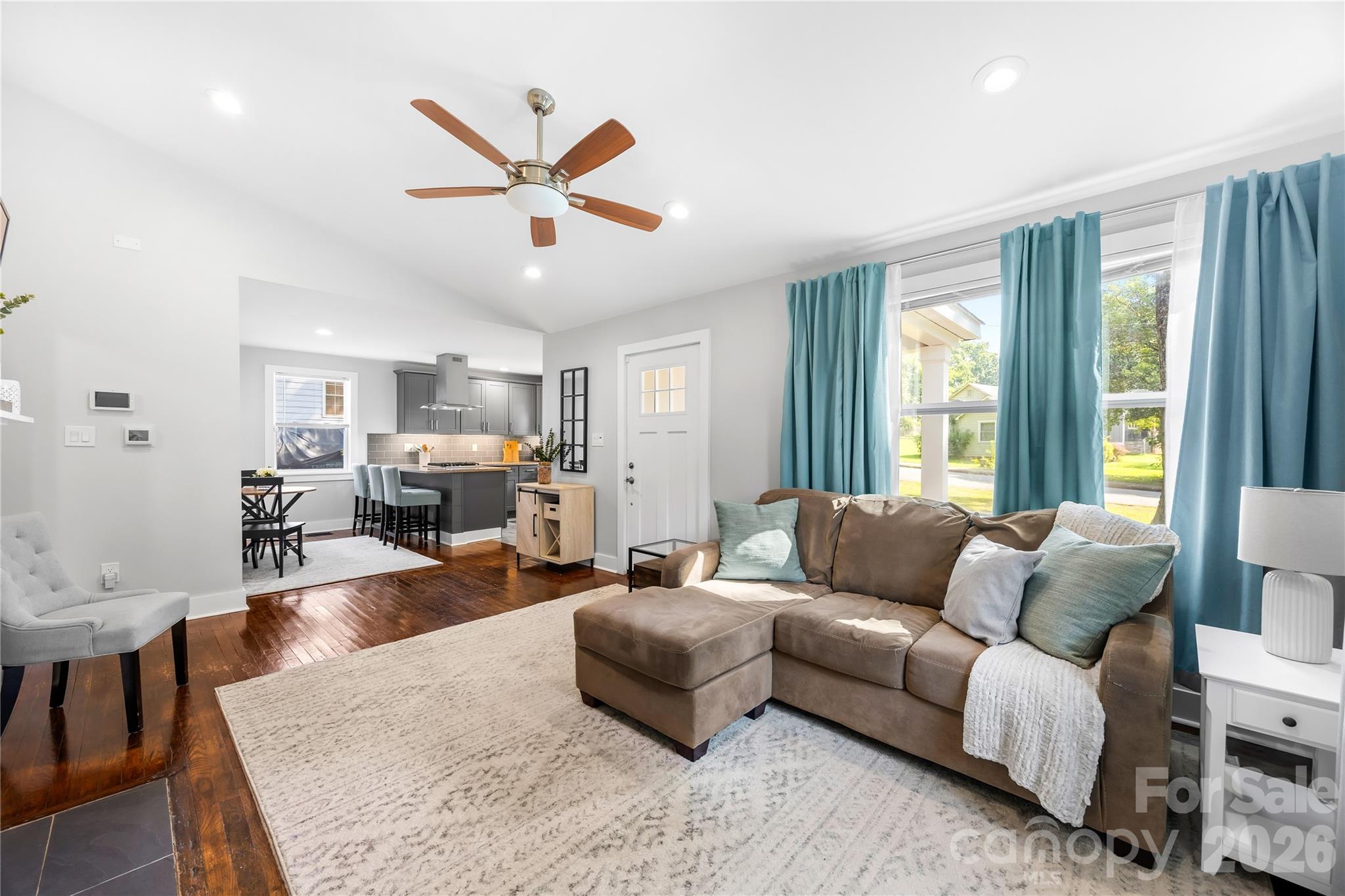 1120 Meadow Lane