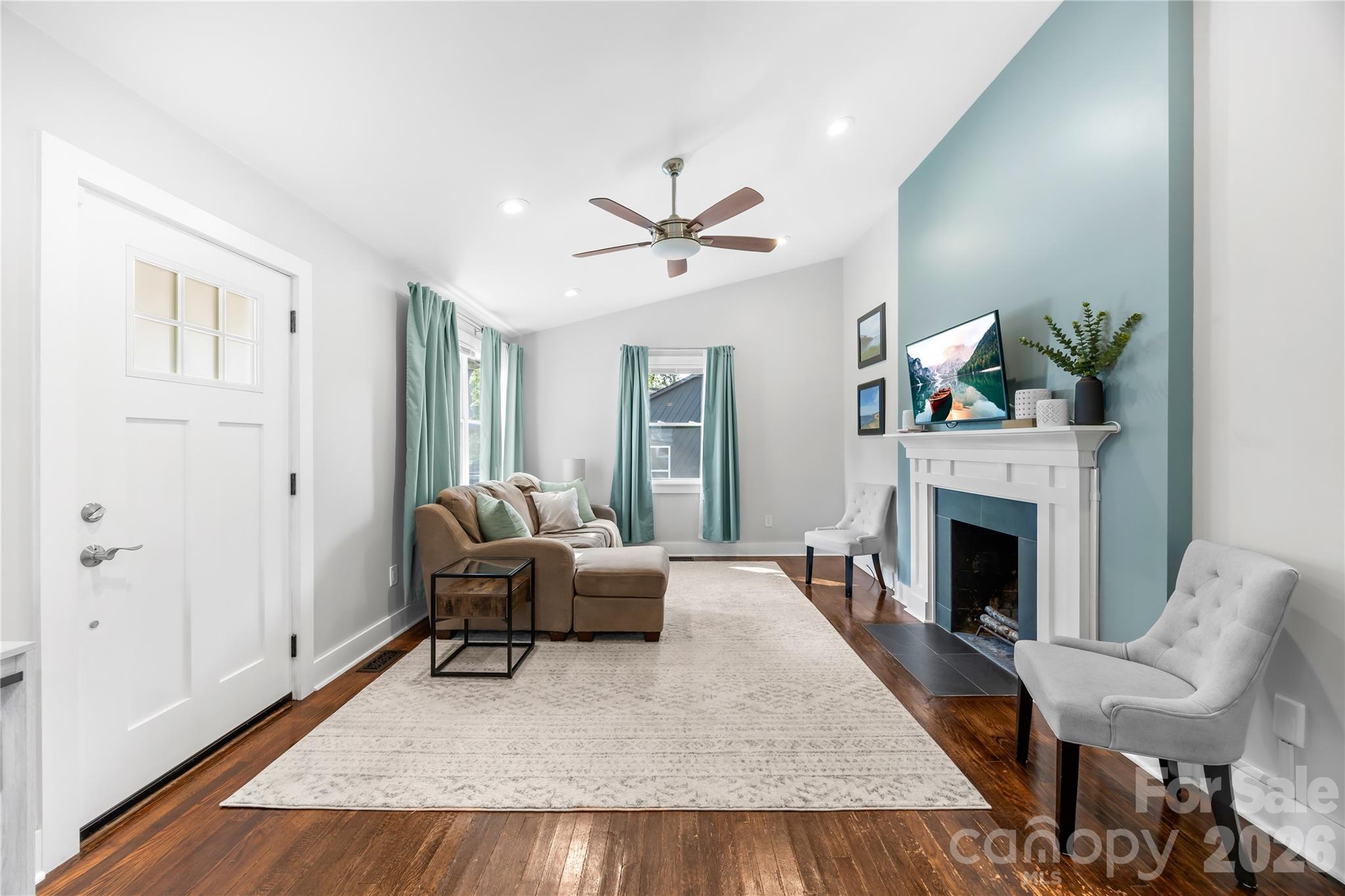 1120 Meadow Lane