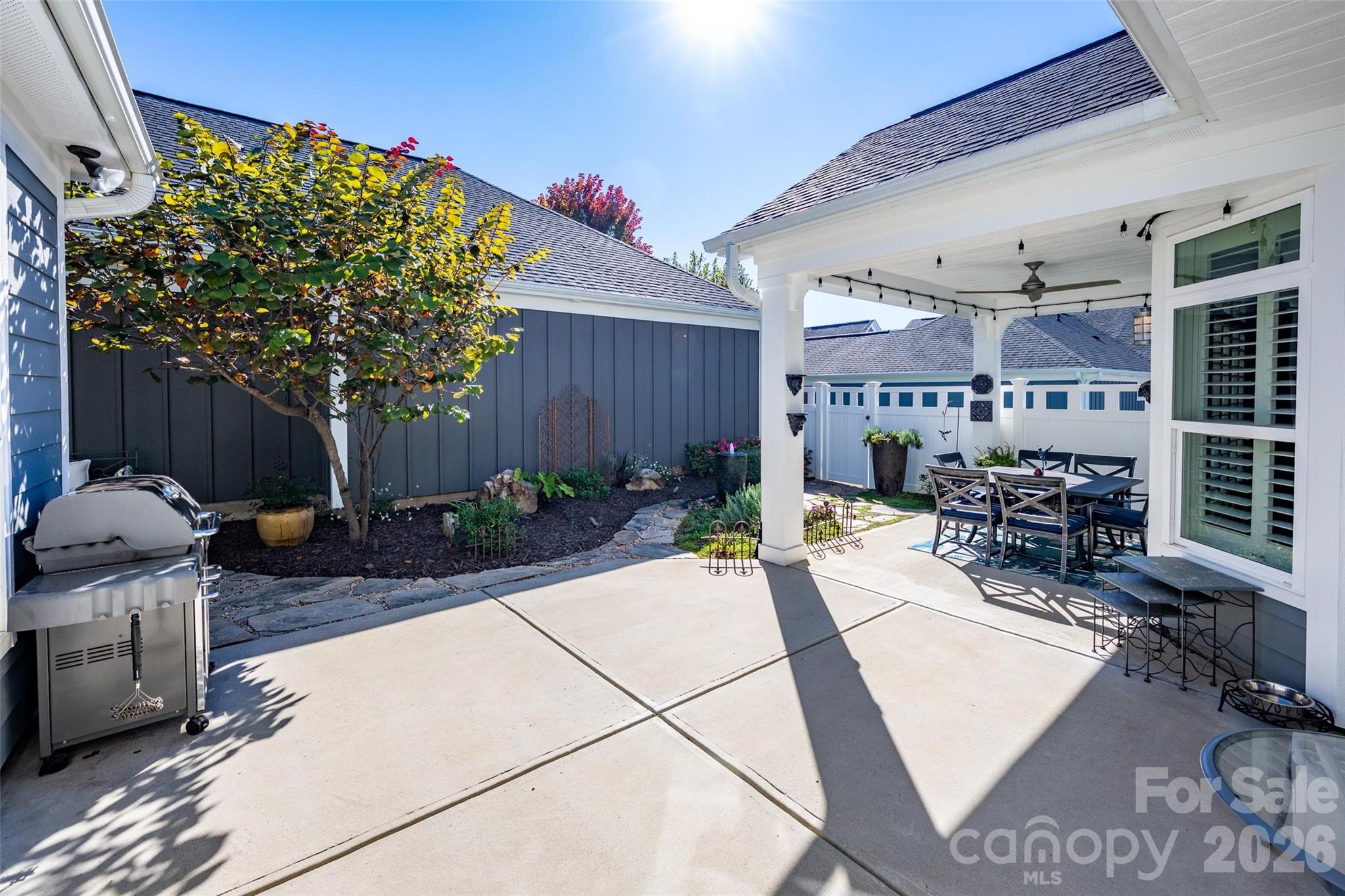 16215 Lakeside Loop Lane