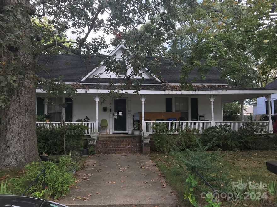 **Fixer Upper** This charming early 1900s craftsman-style home is nestled on a large lot in a quiet neighborhood. It has tons of potential & would make the perfect investment property! A large wraparound porch welcomes you home & is a great place for your rocking chairs & porch swing. Inside, you'll find some 9-ft ceilings & a great floor plan w/ an entry hall, living room, dining room, kitchen, 3 bedrooms, & 1 full bathroom. Conveniently located near shopping, dining, & the interstate. It's also within walking distance to Historic Downtown Rock Hill, as well as a neighborhood playground & dog park. Come see this home, today!
**Home is being sold as-is. Seller to make not repairs.**