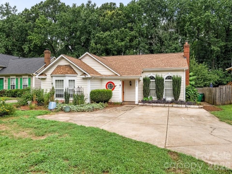 Photo of 2940 Hosta Drive, Charlotte, NC 28269 (MLS # 4398413)