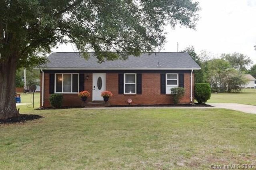 Great all brick ranch home in impeccable condition. This home offers a spacious living room, dine-in kitchen and upgraded appliances. Great first time home or investment property. Easy access to I-77!