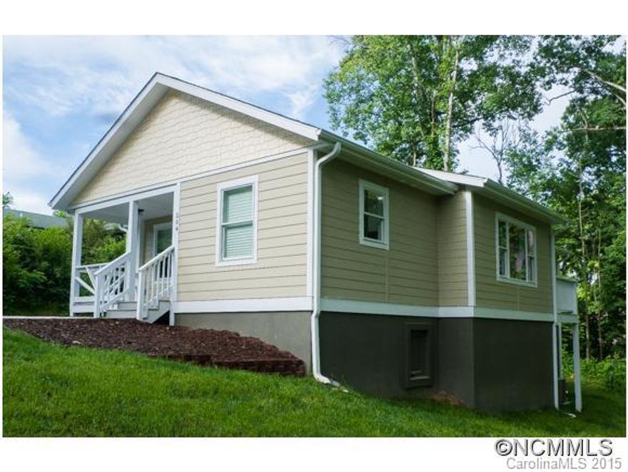 Quality new construction Cottage style home in charming established South neighborhood close to schools and shopping.  Home features 2X6 exterior wall construction for added energy efficiency, 30 year Arch. shingles, Trex decking, LP Smartside siding.  Open floor plan with hardwood floors in living and dining room, custom tile in baths and kitchen, granite counter tops. Stand Up Storage in crawlspace. Conveniently located next to Jake Rusher PK.