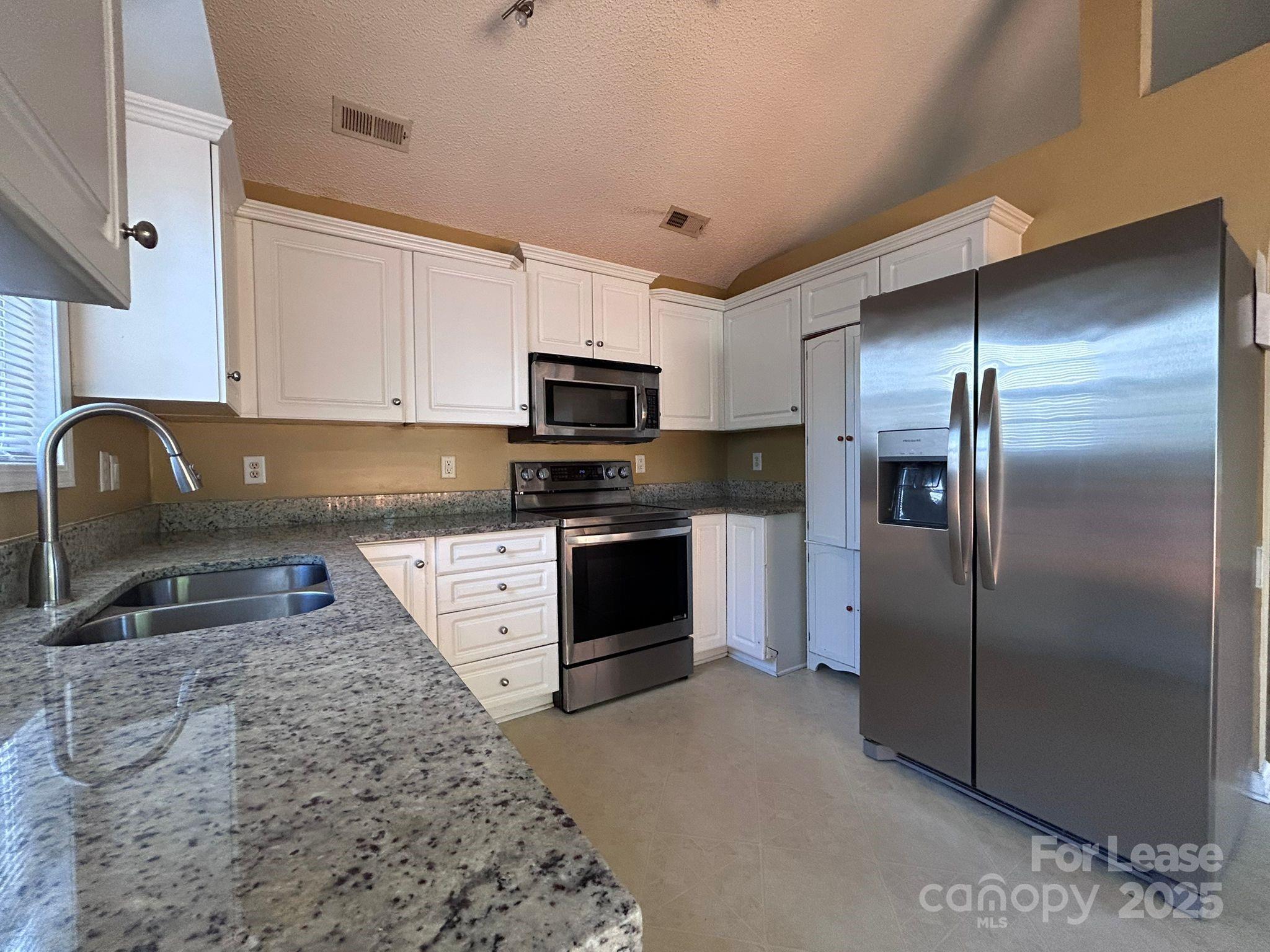 Steele Meadows - Residential Lease