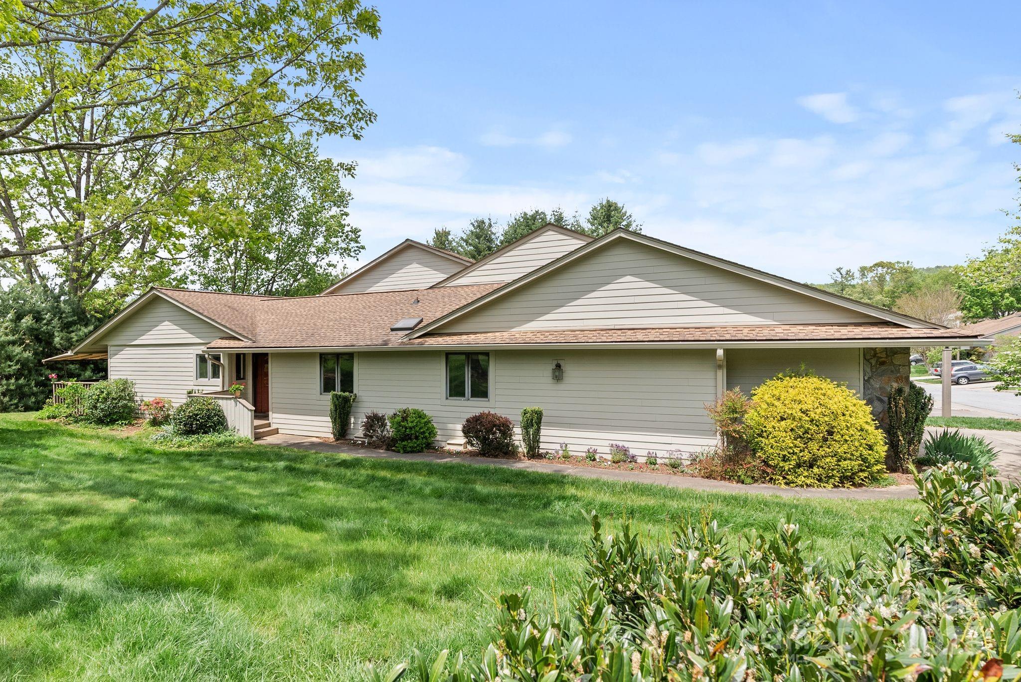120 Cloverleaf Lane