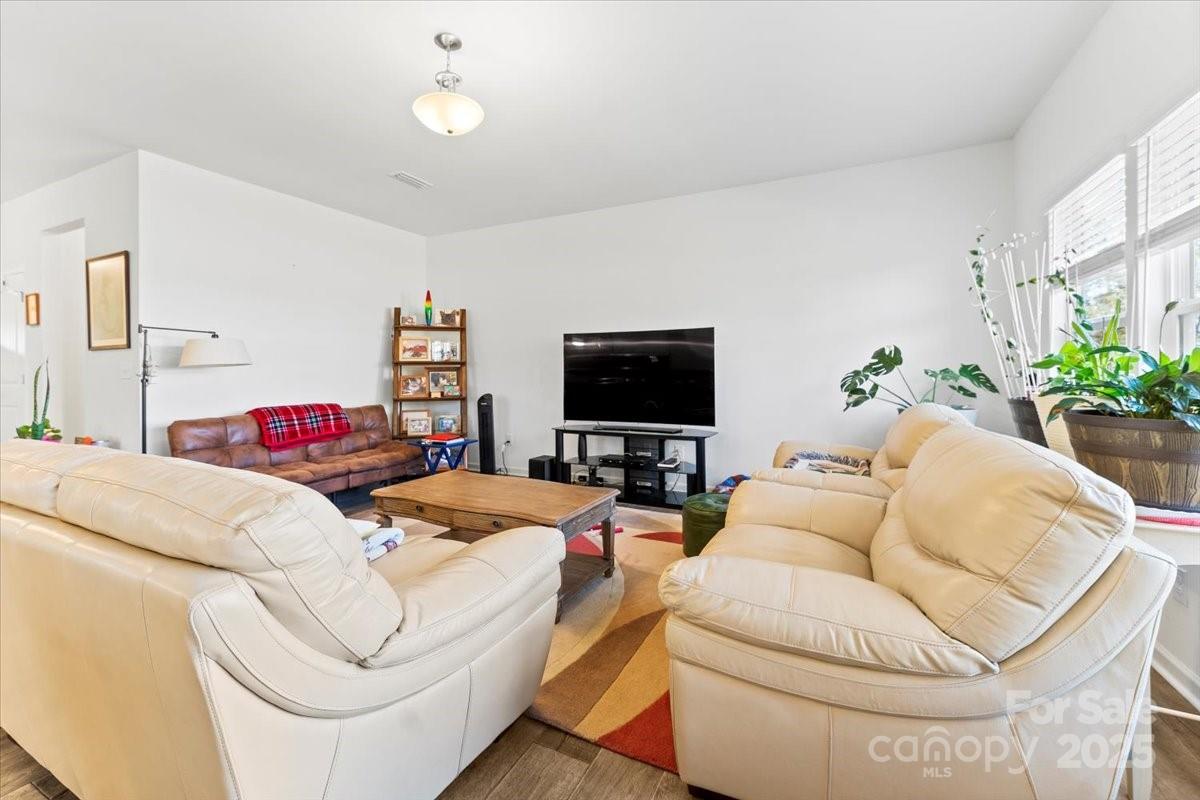 1036 Bramcote Lane