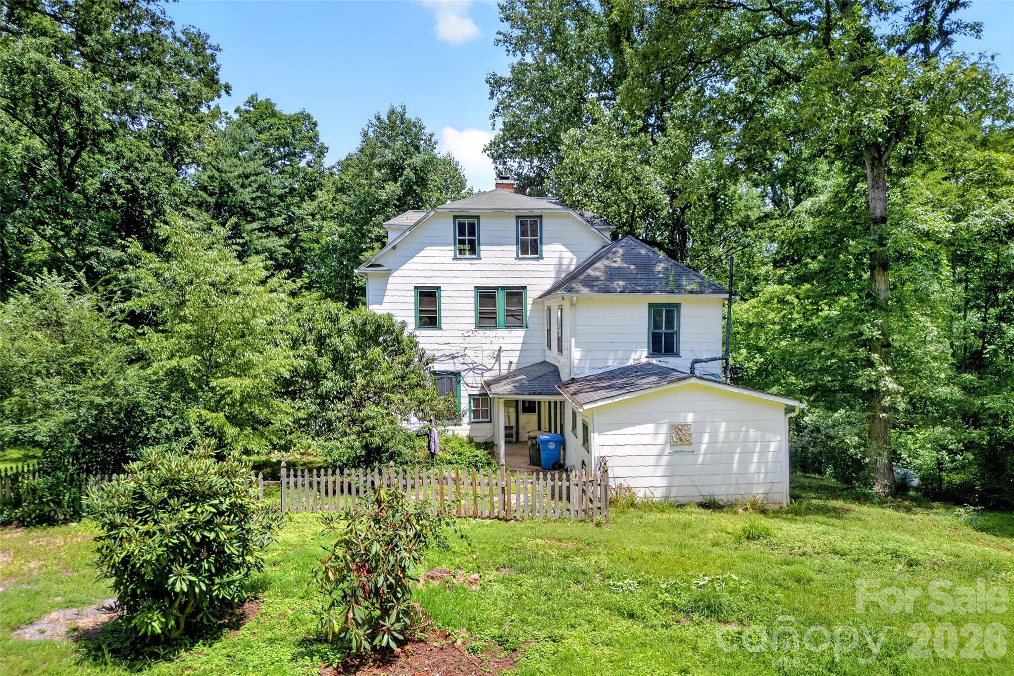 22 Woodbend Lane