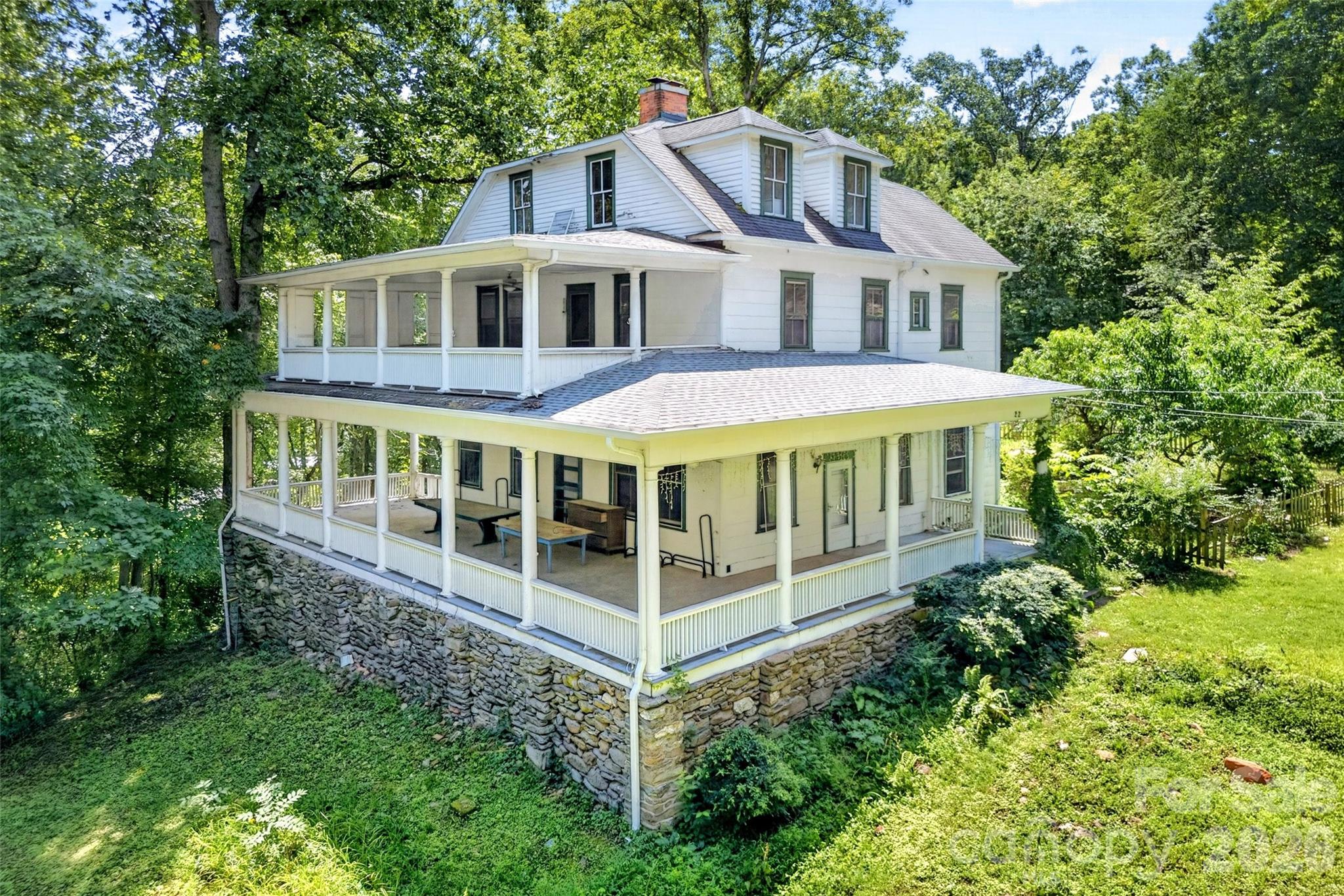 22 Woodbend Lane
