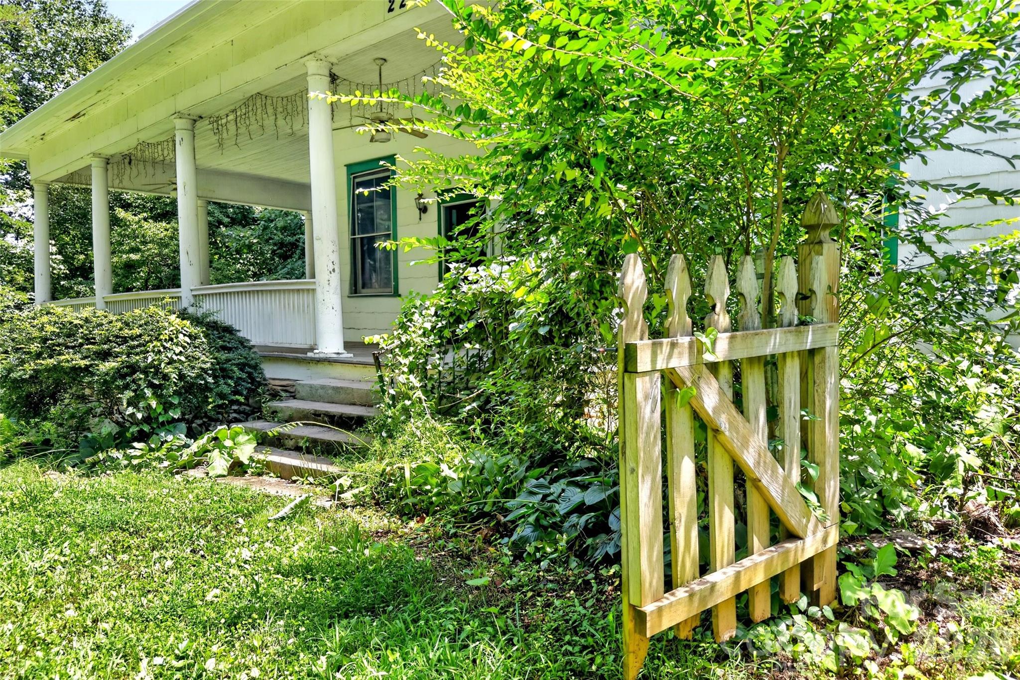 22 Woodbend Lane