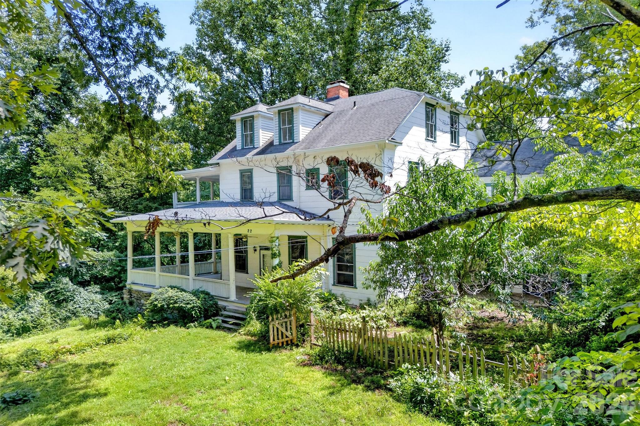 22 Woodbend Lane