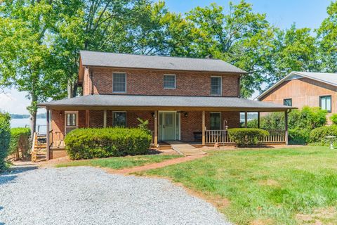 Photo of 21107 Island Forest Drive, Cornelius, NC 28031 (MLS # 4306162)