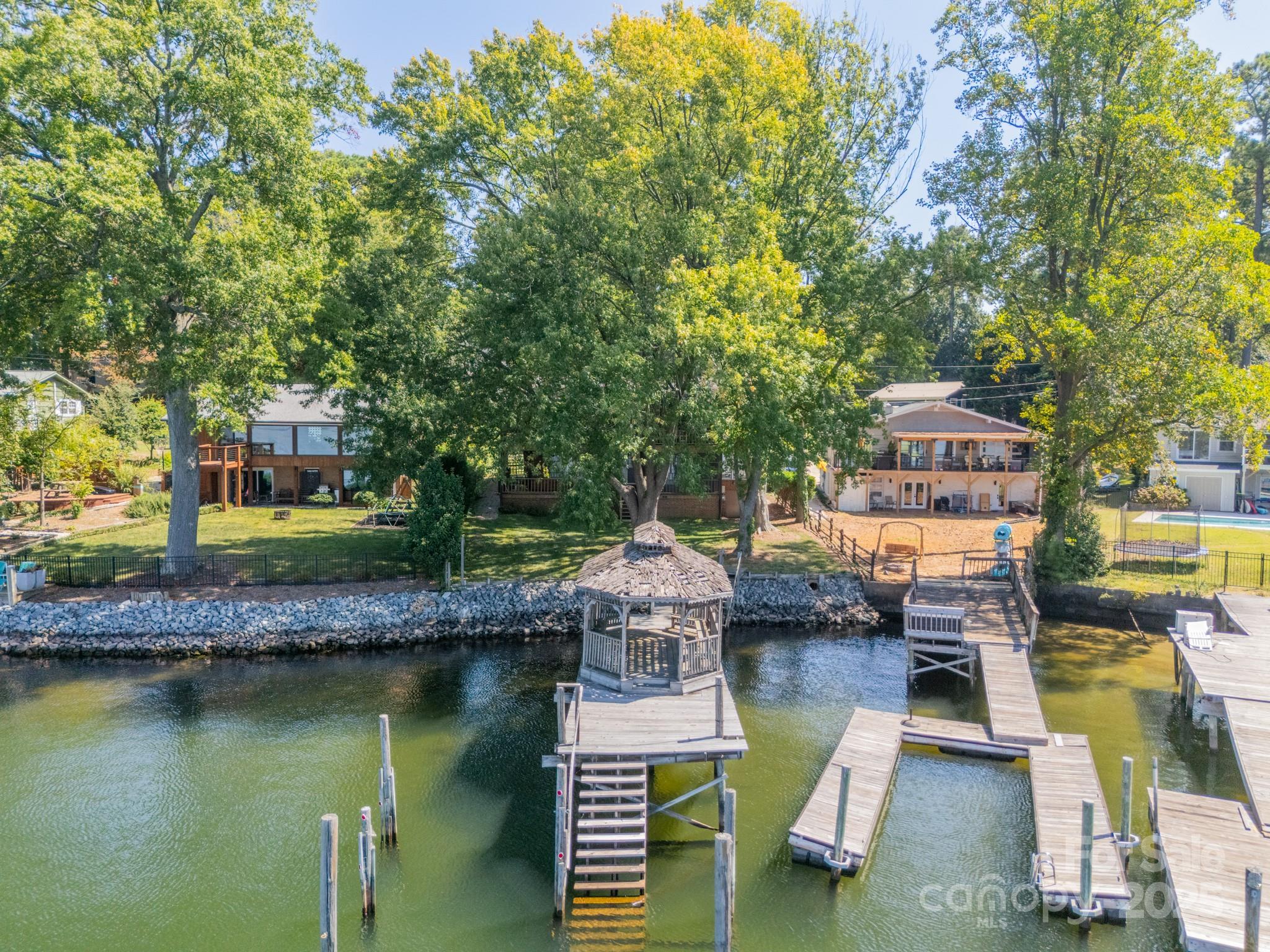 Island Forest - Residential