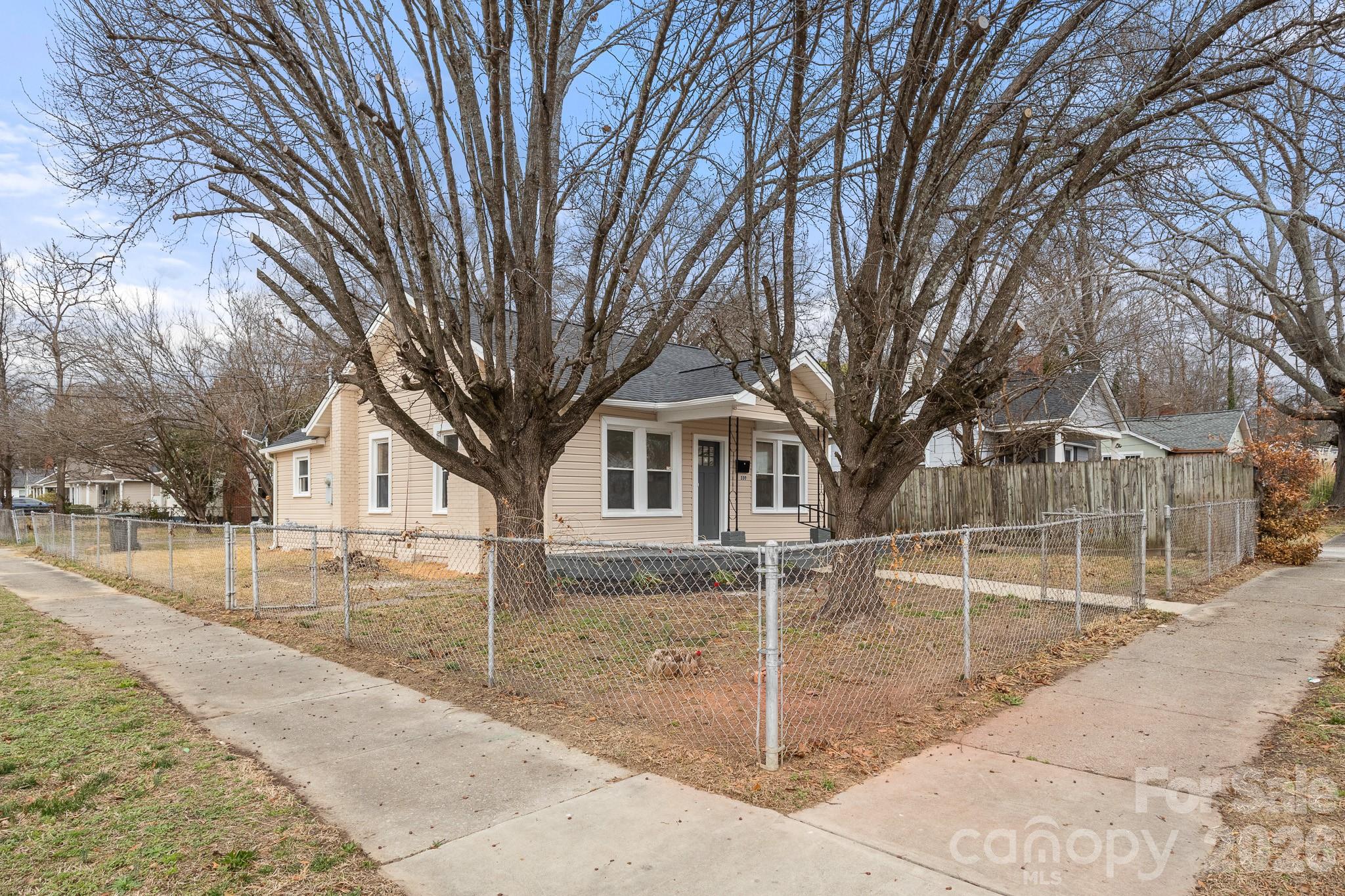 330 Stonewall Avenue S