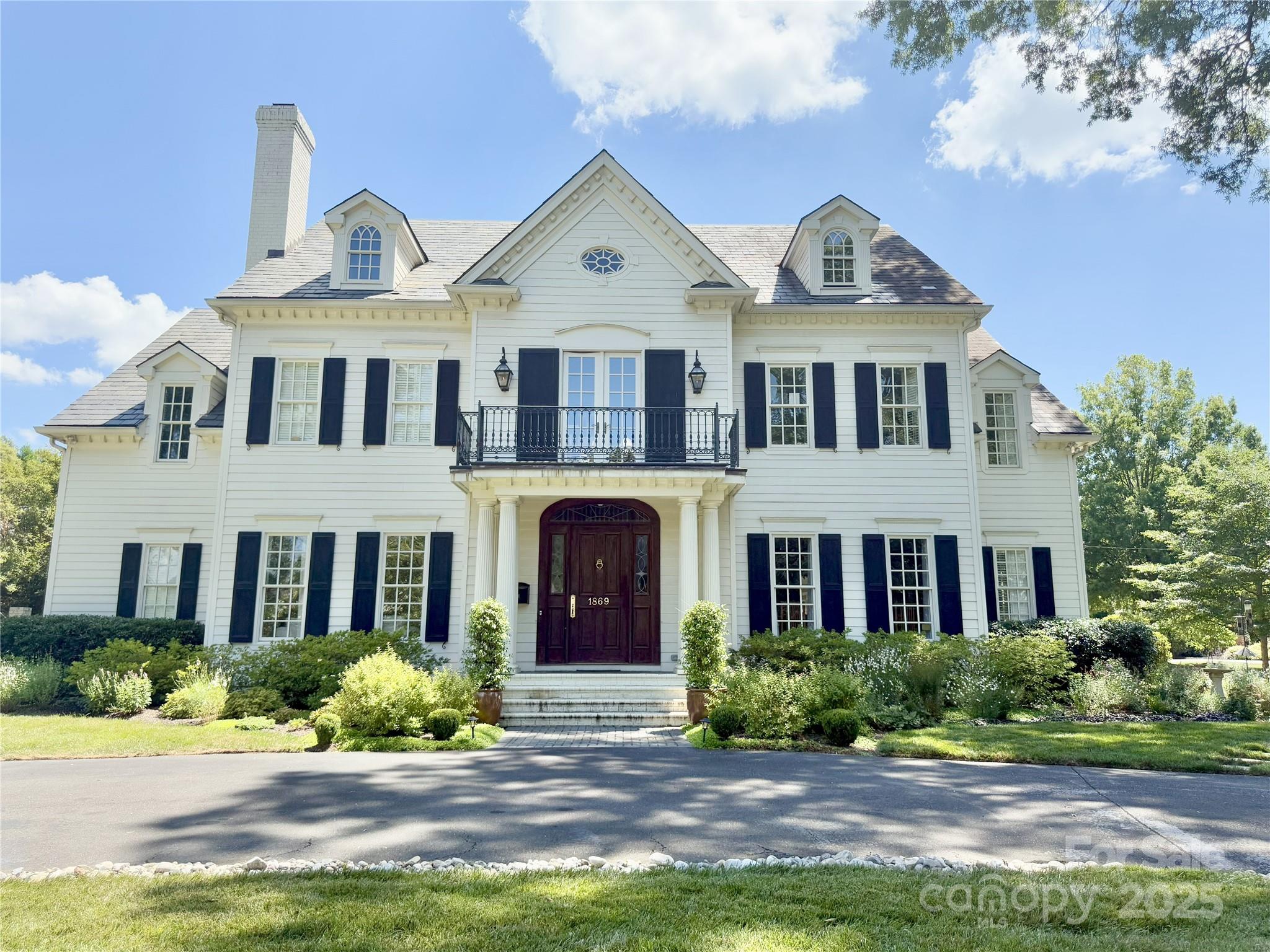 1869 Queens Road W