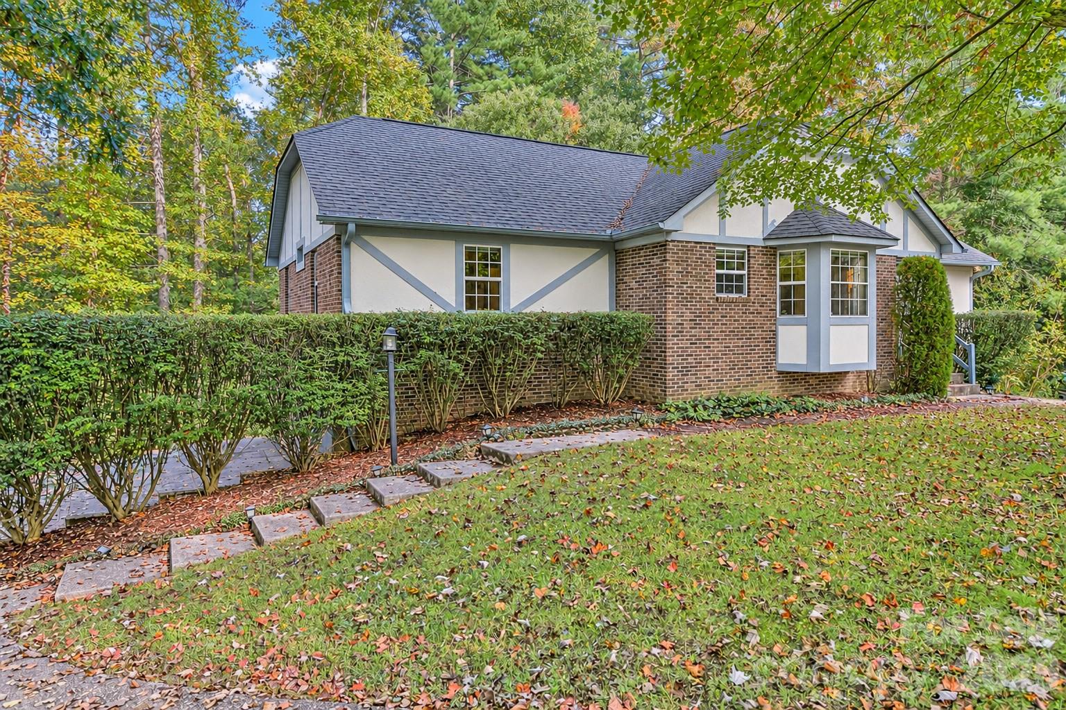 3111 Essex Path