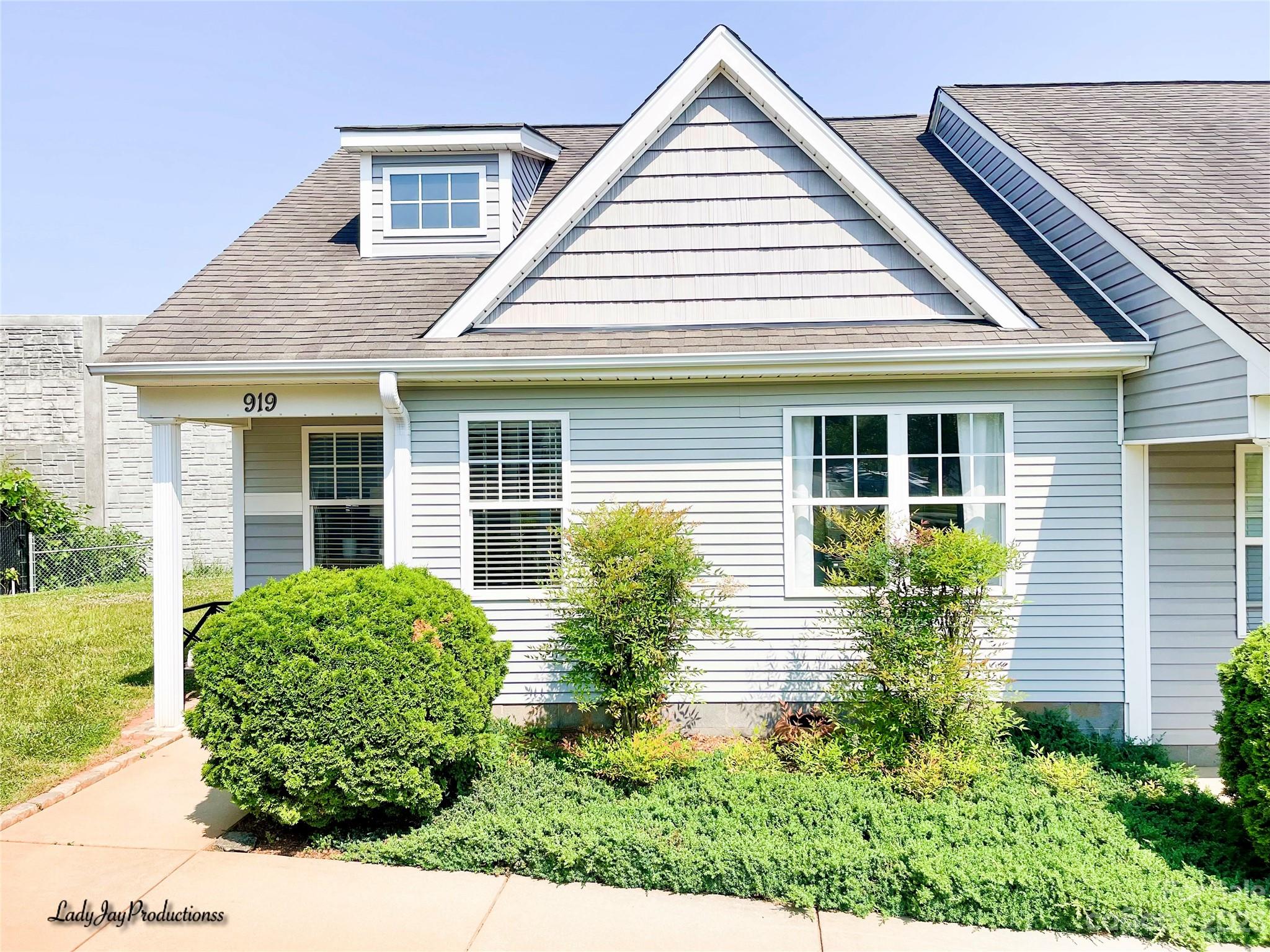 Photo 1 of 13 — 919 Barracuda Avenue, Statesville, NC 28677