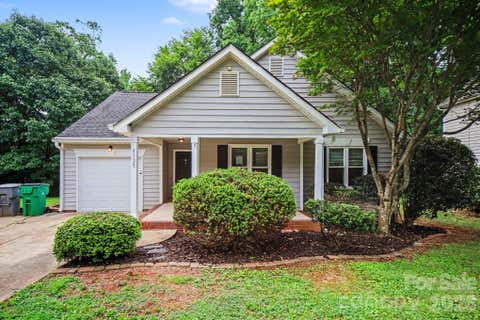 Photo of 2732 Black Walnut Lane, Charlotte, NC 28262 (MLS # 4398539)