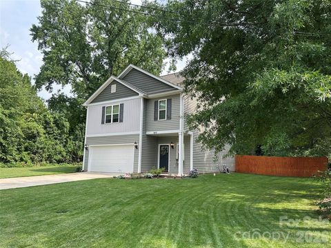 Photo of 2617 Kendrick Avenue, Charlotte, NC 28269 (MLS # 4392189)