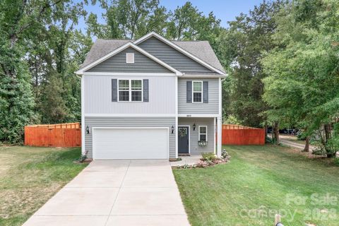 Photo of 2617 Kendrick Avenue, Charlotte, NC 28269 (MLS # 4392189)