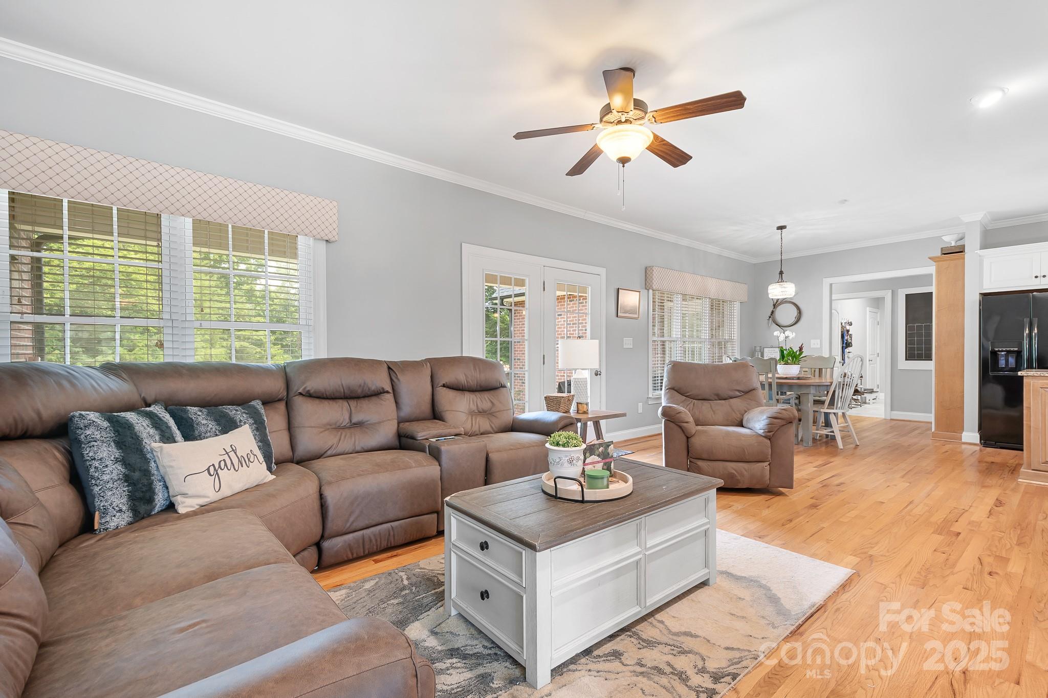4380 Woodsbury Lane