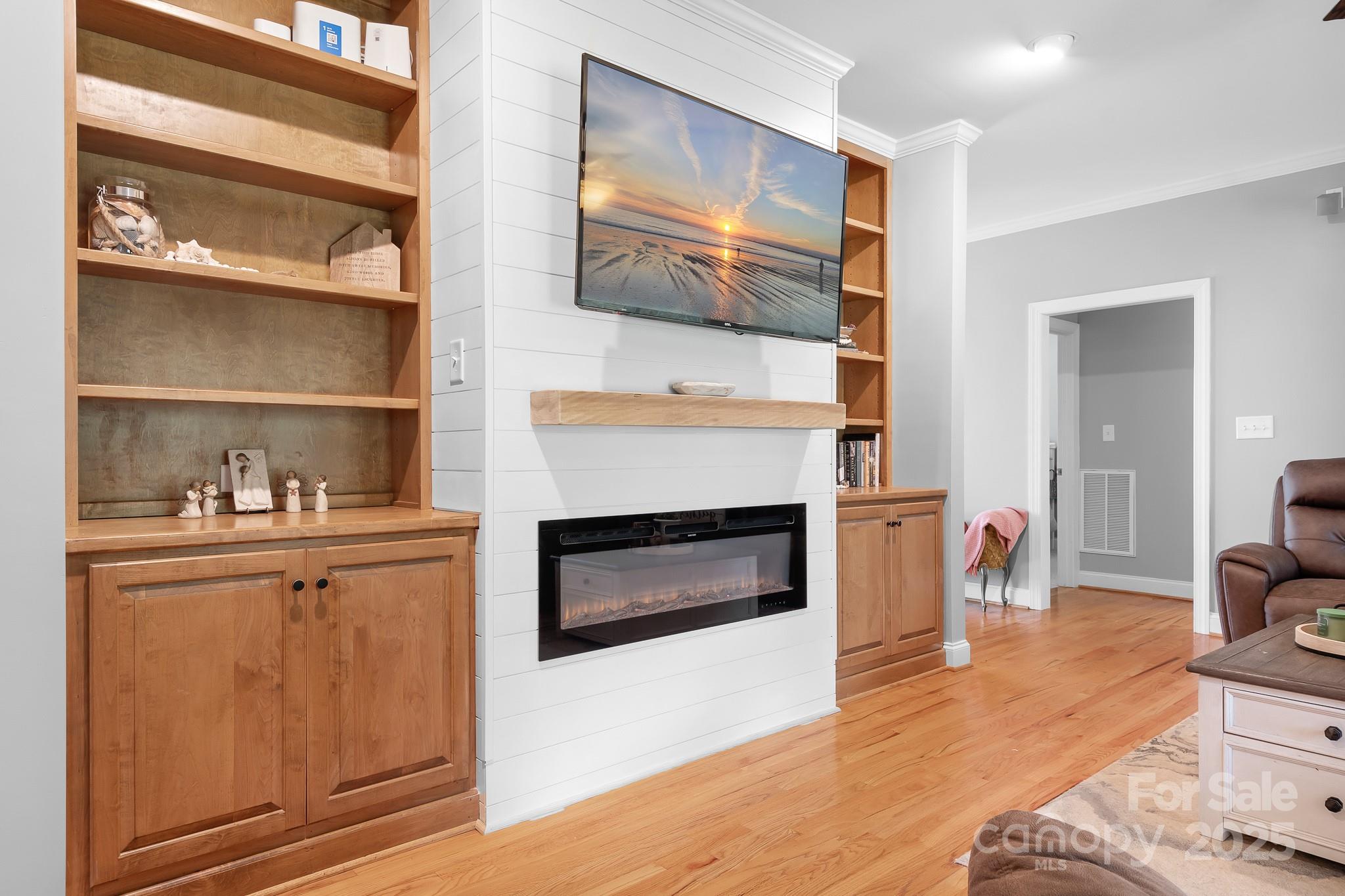 4380 Woodsbury Lane