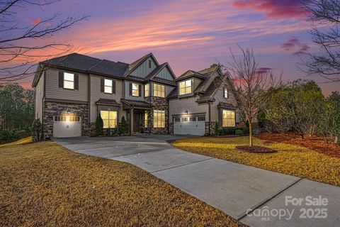 Photo of 17651 Hawkwatch Lane, Charlotte, NC 28278 (MLS # 4331055)