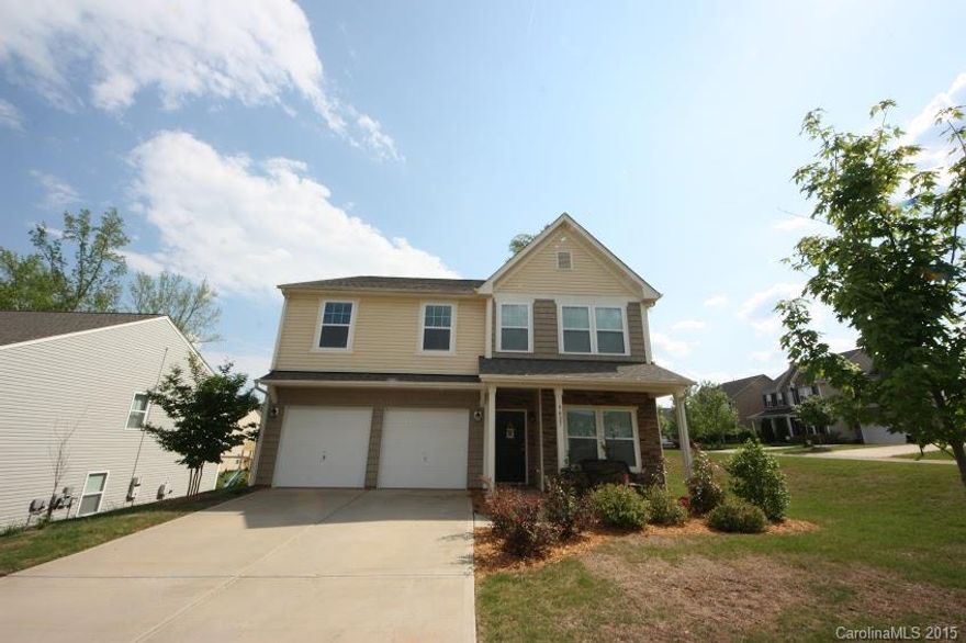 Lovely 3 bd / 2ba home. Large kitchen overlooks expansive living area. Large loft area! Two car garage. Good high school, close to Anne Springs Greenway, 10 min from Downtown Fort Mill, 10 min from Ballantyne. Harris Teeter about a mile away. Easy access I-77. 2012 appliances include refrigerator, stove/oven, dishwasher, garbage disposal, microwave, washer. Alarm system provided by Owner. All electric.