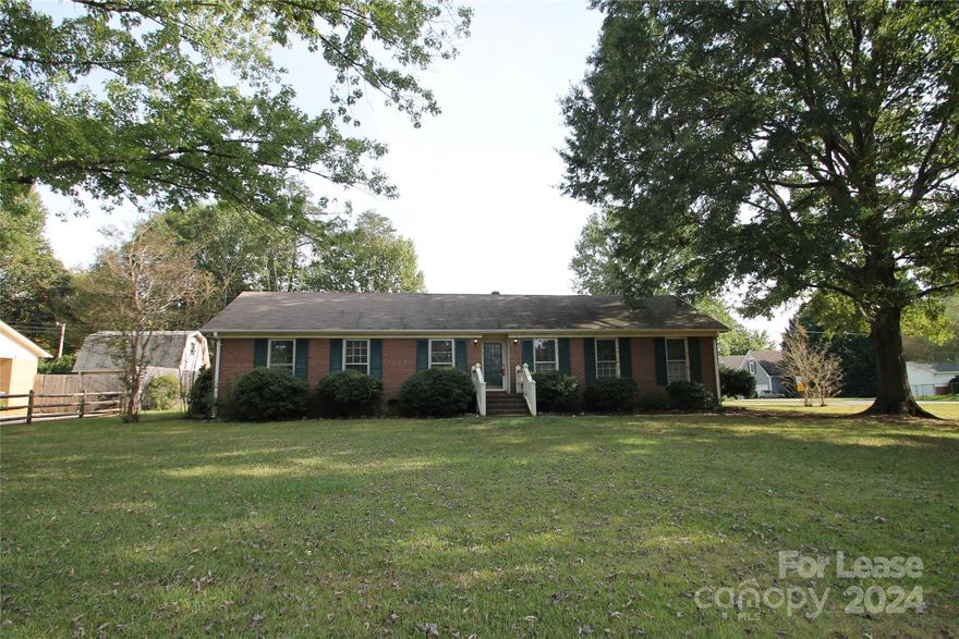 Nice Brick Ranch Home on a Corner Lot Located in the Greenfield Acres in Rock Hill, SC. 3 Bedrooms, 2 Bathrooms, Living Room with Gas Fireplace, Dining Room, Eat in Kitchen with Gas Range, Refrigerator & Dishwasher.
Nice size yard. Single Family Only. Maximum Occupants 4.
No Smoking/No Vaping. Call Owner for All Pet Permission.
Available NOW for viewing by key sign out from our office Monday-Friday from 9am-4pm, except Holidays. Keys to be returned by 5pm same day. Requires $20 refundable deposit.