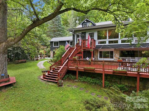 Photo of 146 Chestnut Walk Drive, Waynesville, NC 28786 (MLS # 4408864)