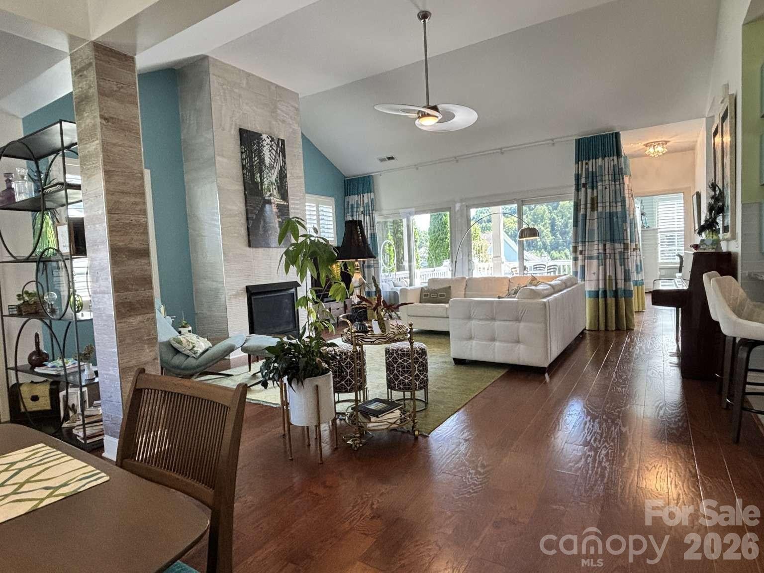 30 Rose Point Drive