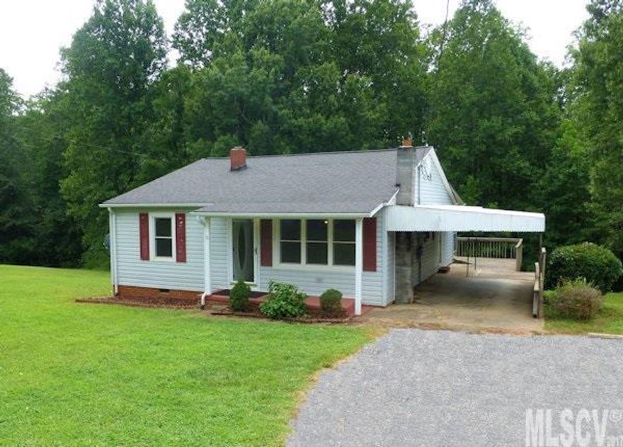 Cute ranch style home in Newton! 3 bedrooms and 1 full bath...main level living! Approx. 1140 heated sqft. Partial unfinished basement/single garage(manual door) + crawl space. Freshly painted & move-in ready! Cozy living room has hardwood floors. Open & large kitchen, breakfast/dining area, main level laundry closet, & relaxing screen porch on back of home. Single carport, deck, & nice backyard. Heat pump was replaced in 2015 per sellers. 2017 tax bill: $813.95. Public water, public sewer, trash, & power--all thru the City of Newton. Call today...it will not last long!