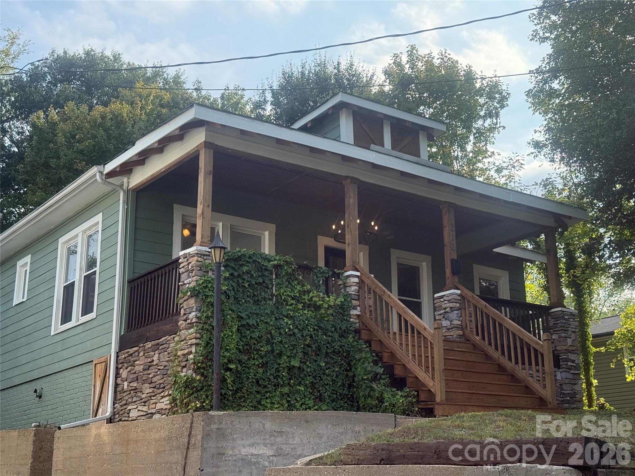 216 E Catawba Avenue