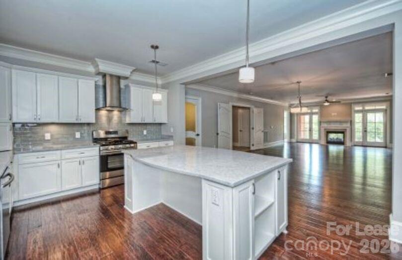 2100 Queens Road W Panorama