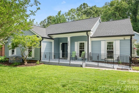 Photo of 5200 Cressingham Court, Charlotte, NC 28227 (MLS # 4391631)