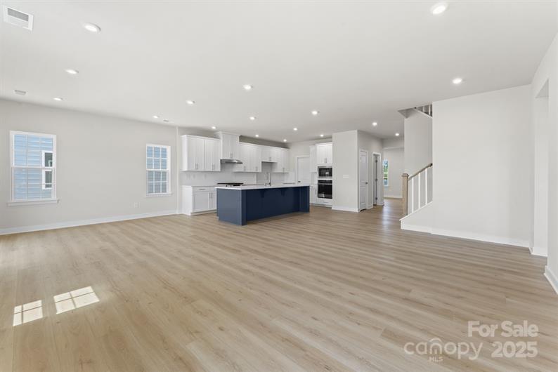 2016 Bramble Hedge Road 3277