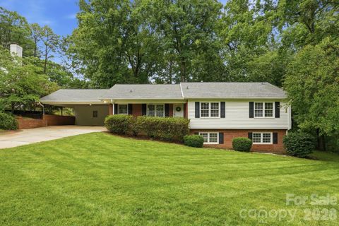 Photo of 926 Shady Bluff Drive, Charlotte, NC 28211 (MLS # 4392863)