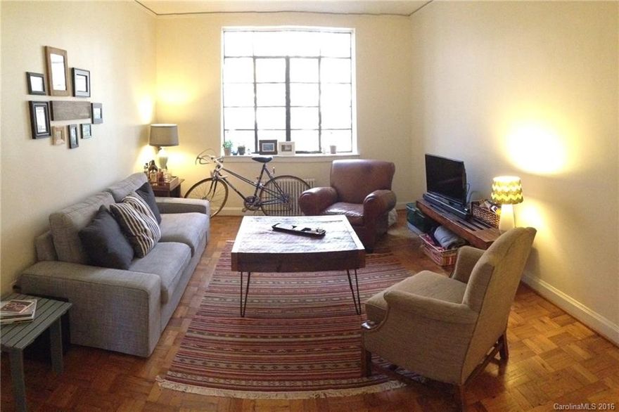 B-E-A Beautiful condo unit in Art Deco complex with beautiful grounds.  Classic pre-war building charm with high ceilings, stylish parquet hardwood floors.  Improvements include a modern kitchen, and built in computer nook and shelfing.  Southern exposure with large window overlooking a nicely landscaped courtyard.  Rent includes heat/water/sewer/cable.  2 Blocks from fitness facilities, with a pool, basketball courts, multiple gym and Racquetball. 1 mile to Uptown. 1/2 mile to train station.